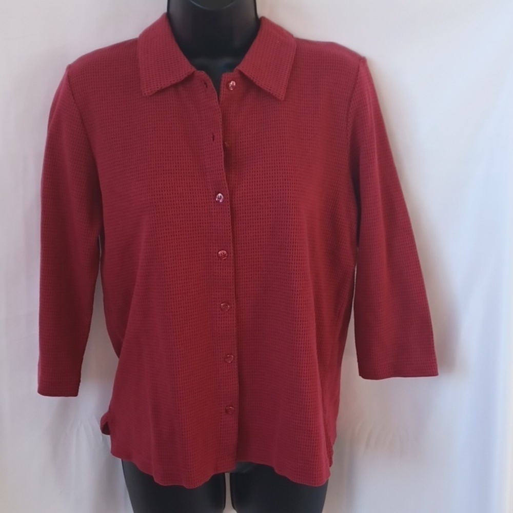 CHRISTOPHER & BANKS WAFFLE PRINT BUTTON DOWN SHIRT SZ MED RED/BLACK